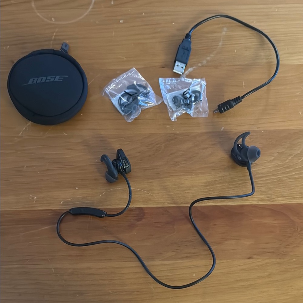 BOSE SoundSport Wireless Bluetooth Headphones in Black